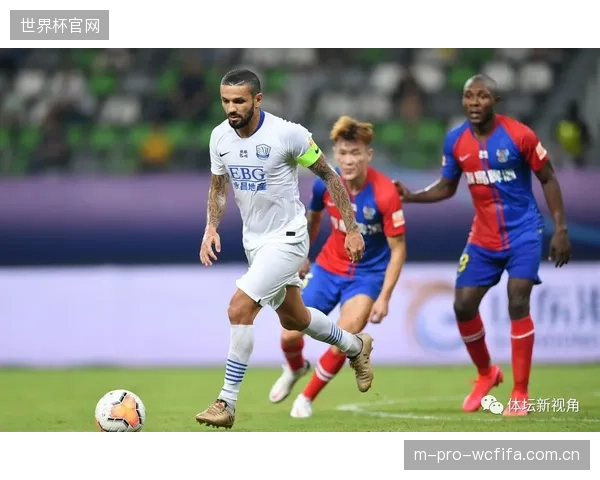沪上双雄引领中超压迫潮流,穆斯卡特与斯卢茨基的战术博弈提升联赛节奏。 沪上双雄引领中超压迫潮流,穆斯卡特与斯卢茨基的战术博弈提升联赛节奏。